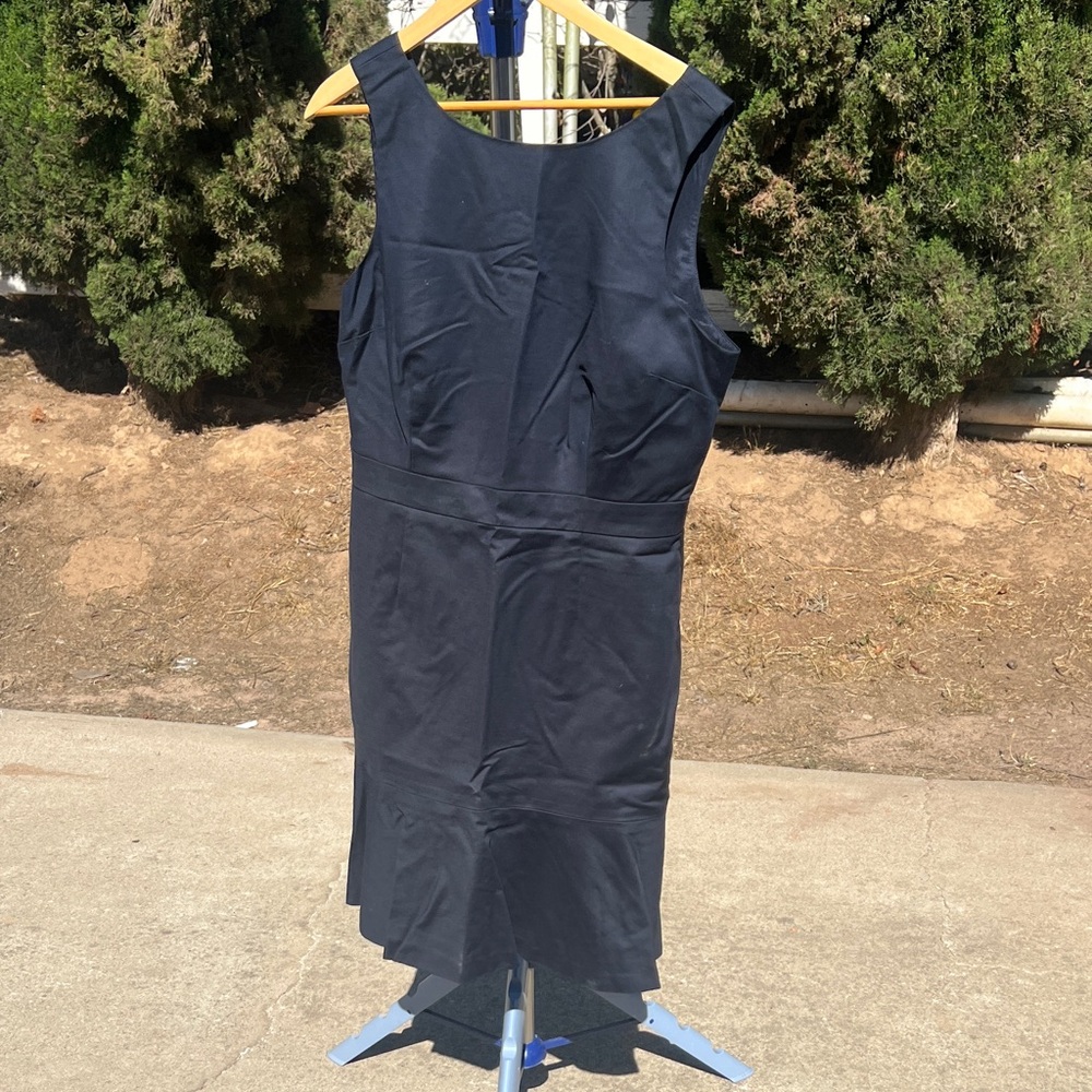 NWT Banana Republic Chic Navy Blue Sleeveless Midi Dress... Classy Ruffle Bottom